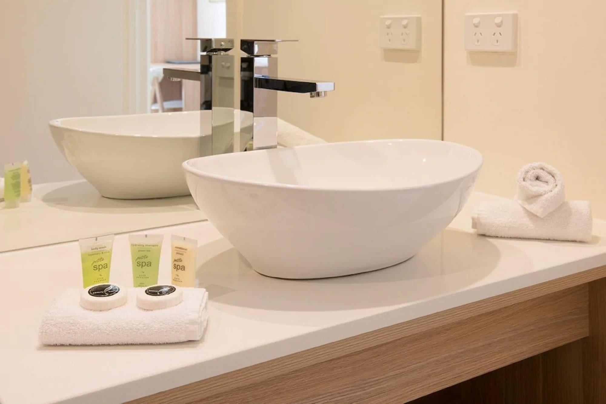 Boathouse Resort Studios And Suites Blairgowrie Buitenkant foto